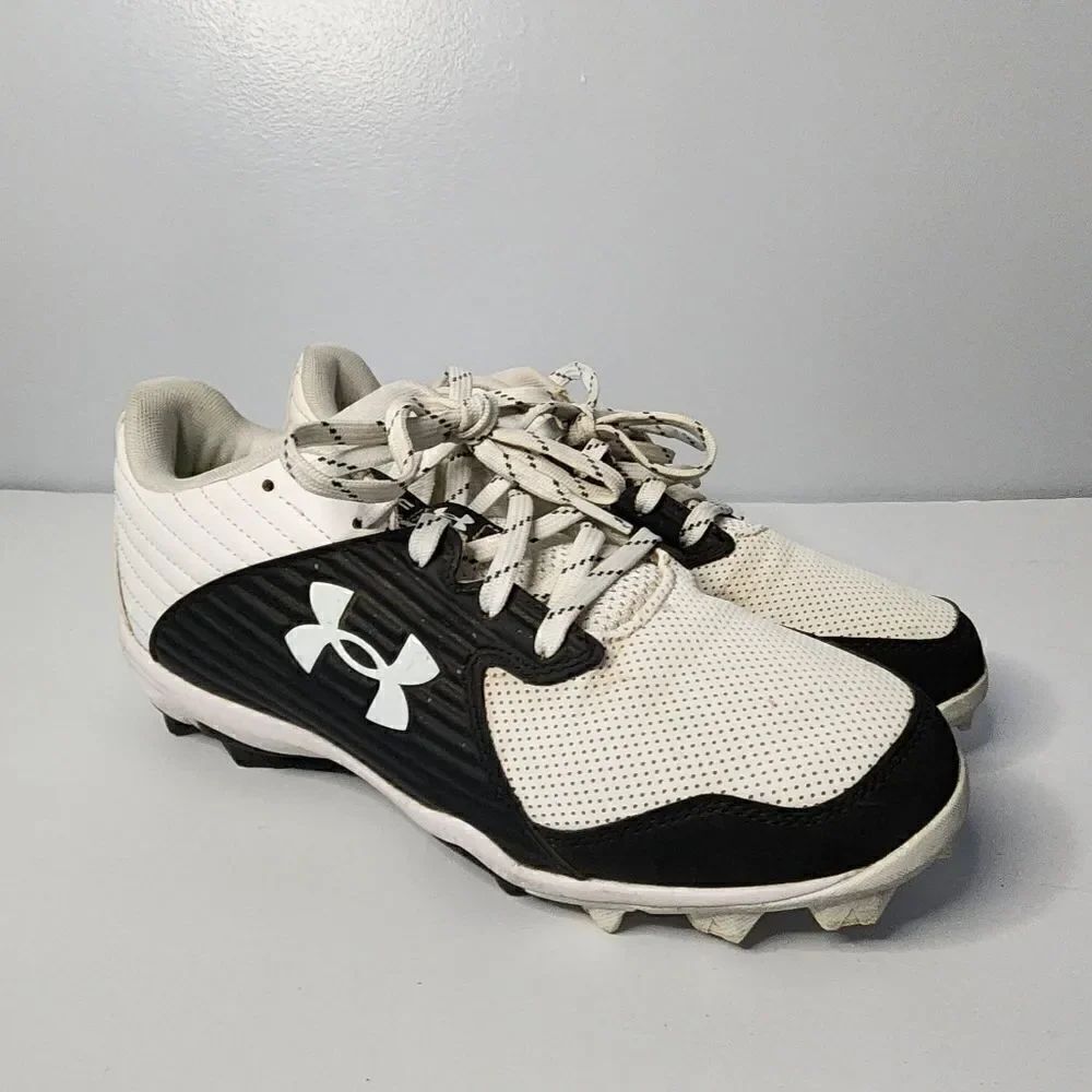 Boys Youth Under Armour Softball/ Baseball Cleats ( 7.5Y )